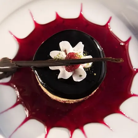 Titan Select Ultra ホテル