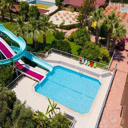 Otel Titan Select Ultra Konaklı