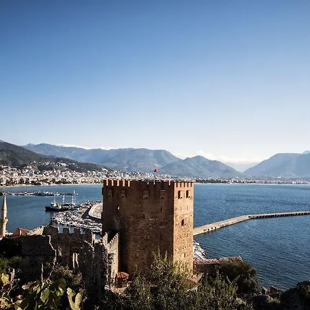 Titan Select Ultra 5* كوناكلي