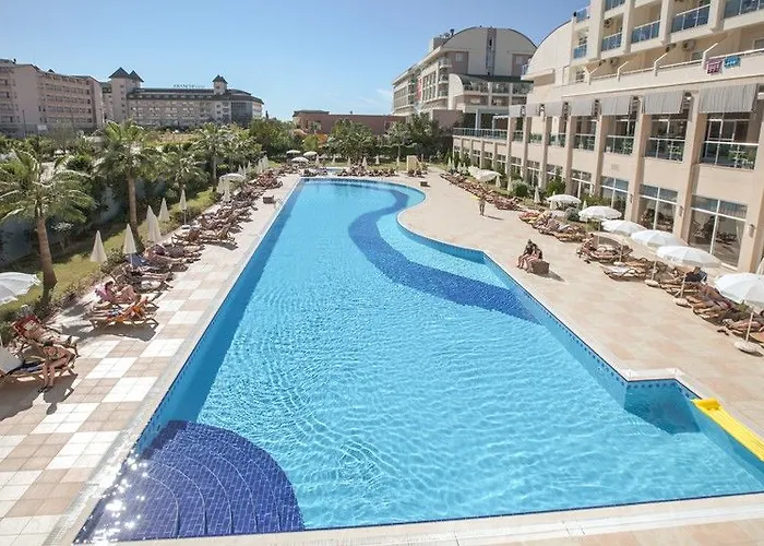 Titan Select Ultra 5* 코나키